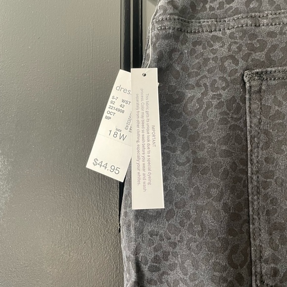 dressbarn Black Leopard Print Women's Straight Leg Jeans - Picture 4 of 4